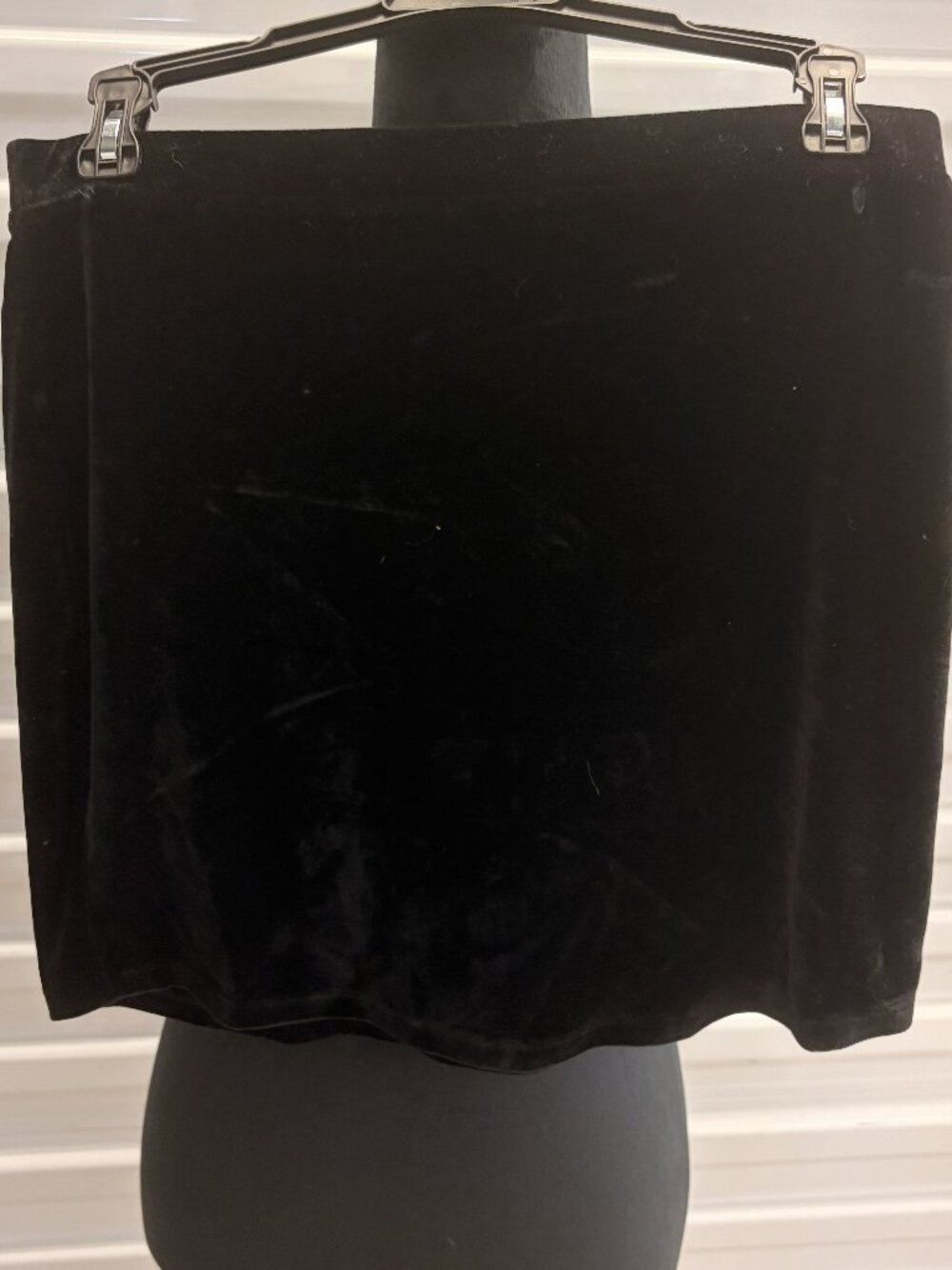 Women's Medium velvet mini skirt, elastic waist